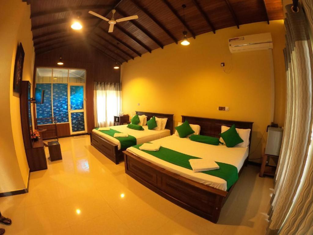 Oyo Kings Hotel Katunayake Exterior photo