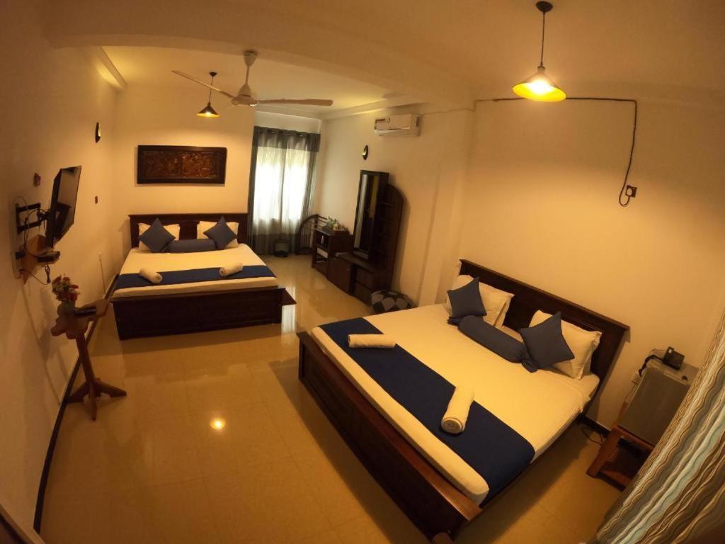 Oyo Kings Hotel Katunayake Exterior photo