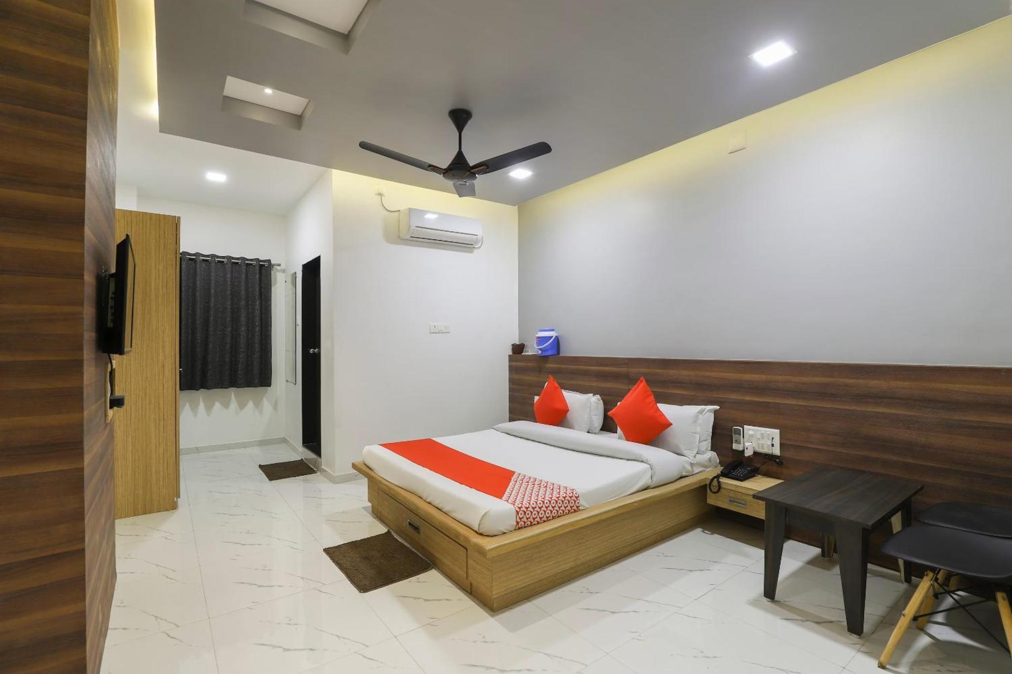 Oyo Kings Hotel Katunayake Exterior photo