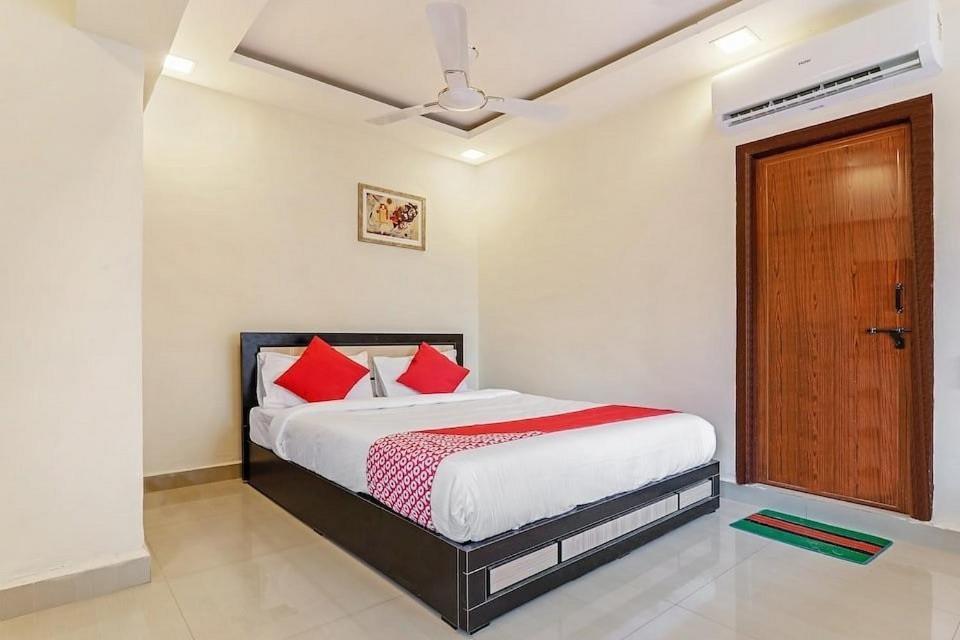 Oyo Kings Hotel Katunayake Exterior photo